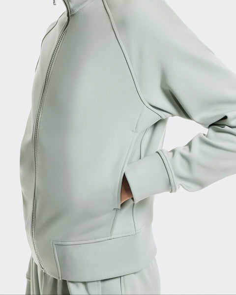 Ribbed detailing